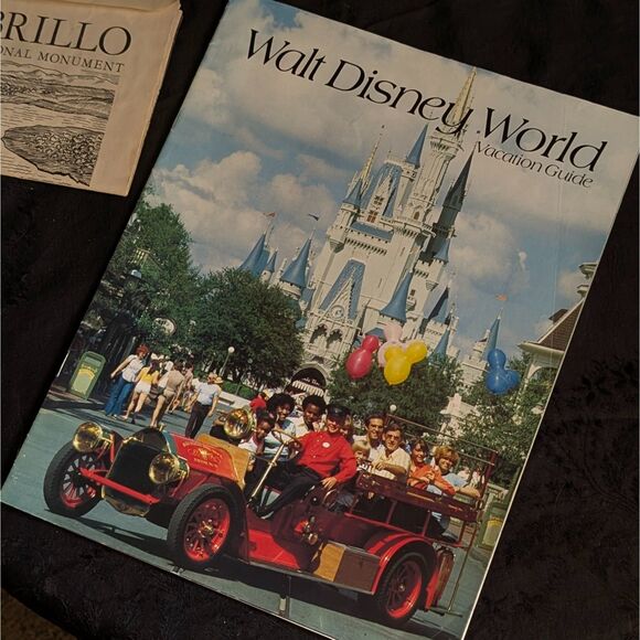 Vintage Walt Disney World Vacation Guide Magazine 70s - Picture 1 of 8